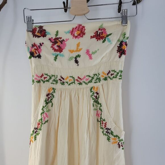 Lakra handmade embroidered dress - Picture 8 of 10